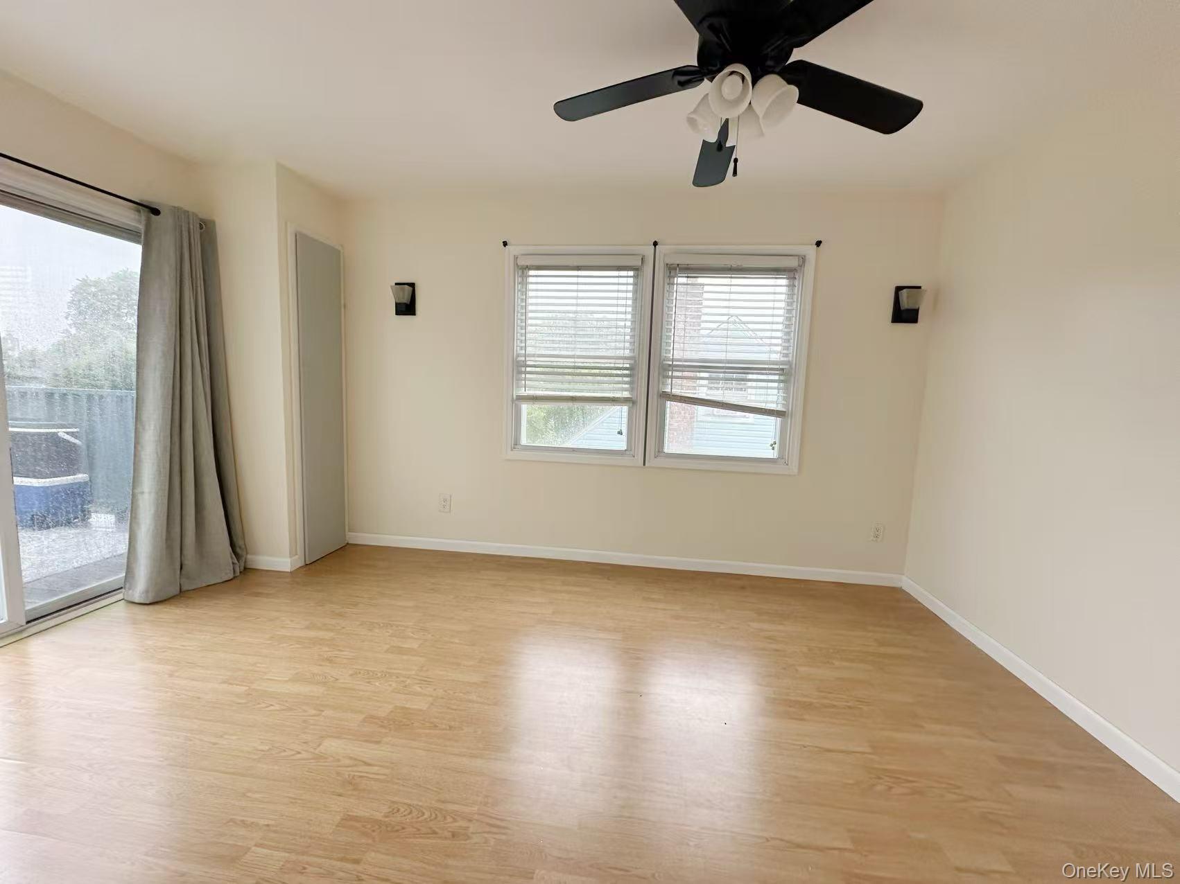 Single Family 29th  Suffolk County, NY 11757, MLS-894586-6