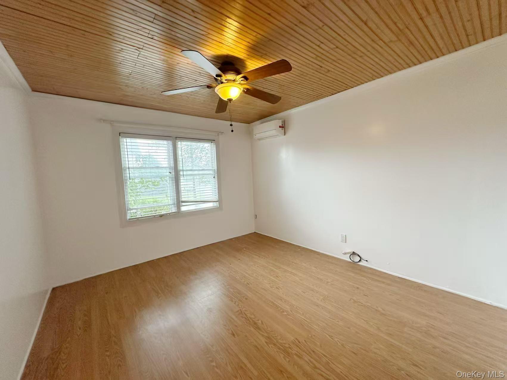 Single Family 29th  Suffolk County, NY 11757, MLS-894586-8