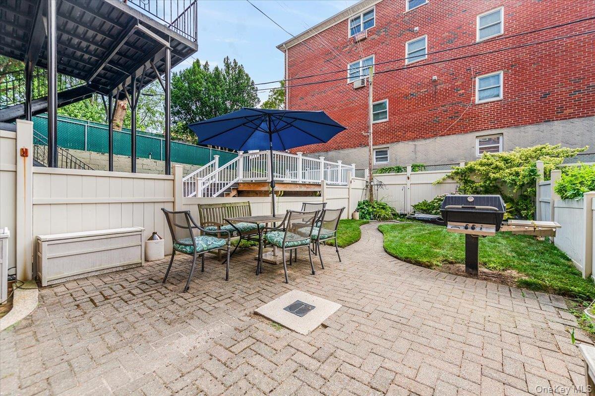 Single Family Vincent  Bronx, NY 10465, MLS-894674-21