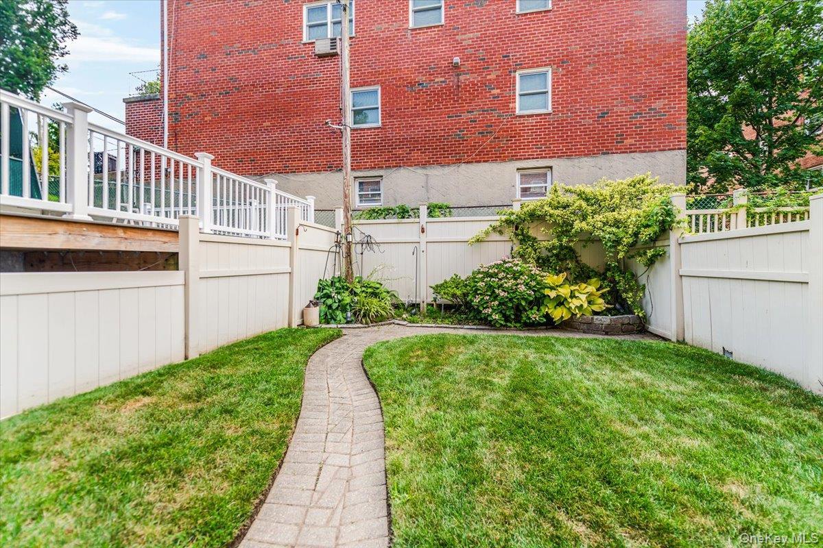 Single Family Vincent  Bronx, NY 10465, MLS-894674-22