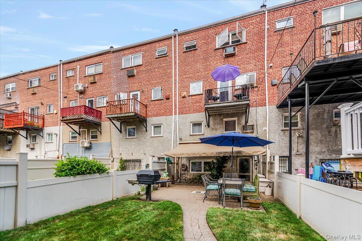 Single Family Vincent  Bronx, NY 10465, MLS-894674-23