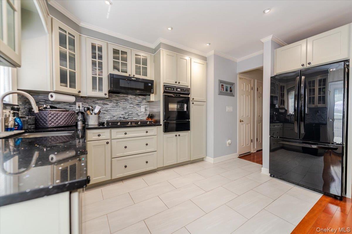 Single Family Vincent  Bronx, NY 10465, MLS-894674-3