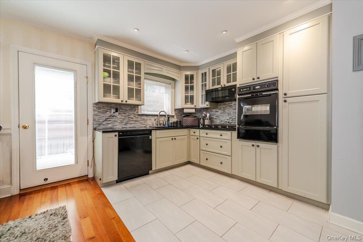 Single Family Vincent  Bronx, NY 10465, MLS-894674-4