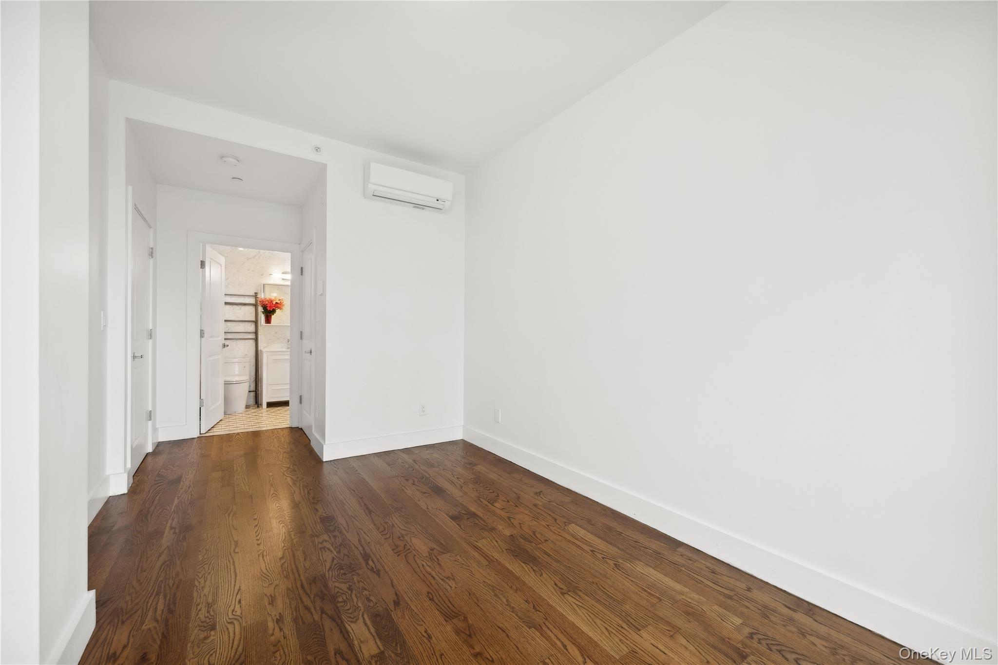 Condo 72nd  Queens, NY 11375, MLS-894716-16