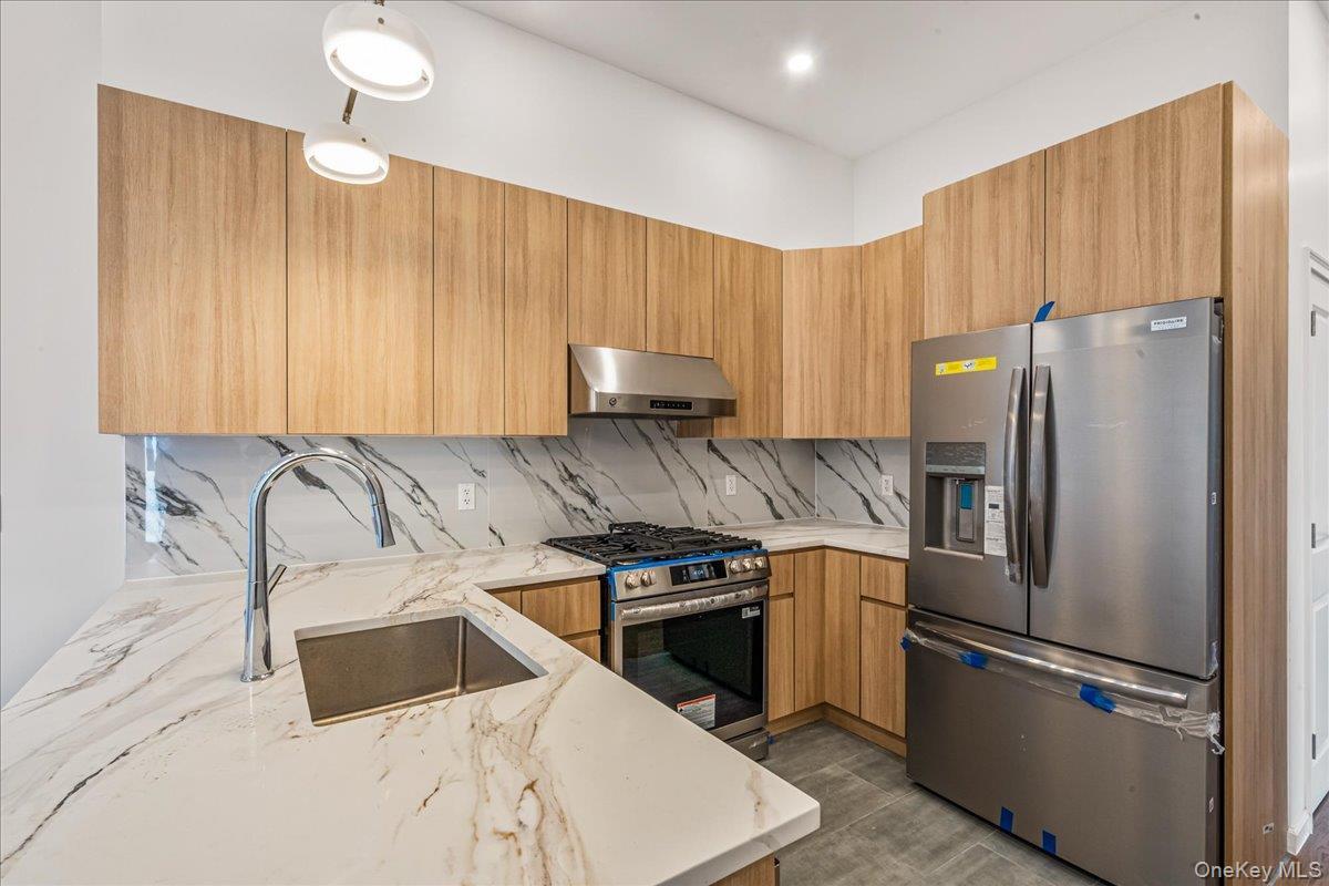 Single Family Hawtree Queens, NY 11417, MLS-894797-6