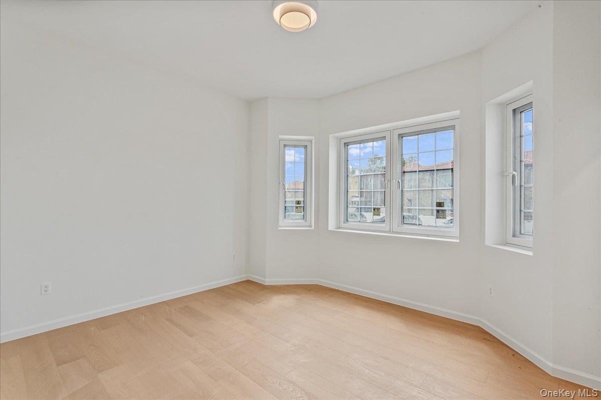 Single Family Hawtree  Queens, NY 11417, MLS-894839-11