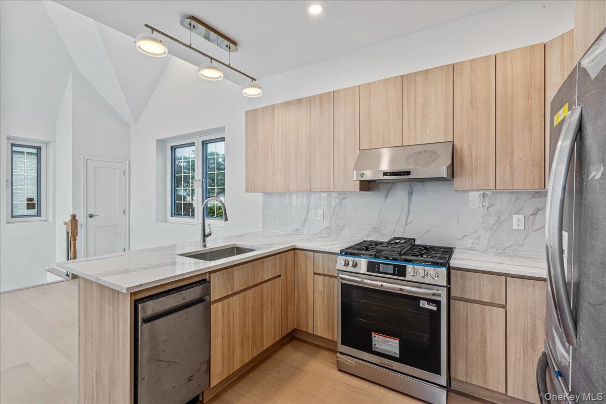 Single Family Hawtree  Queens, NY 11417, MLS-894839-23