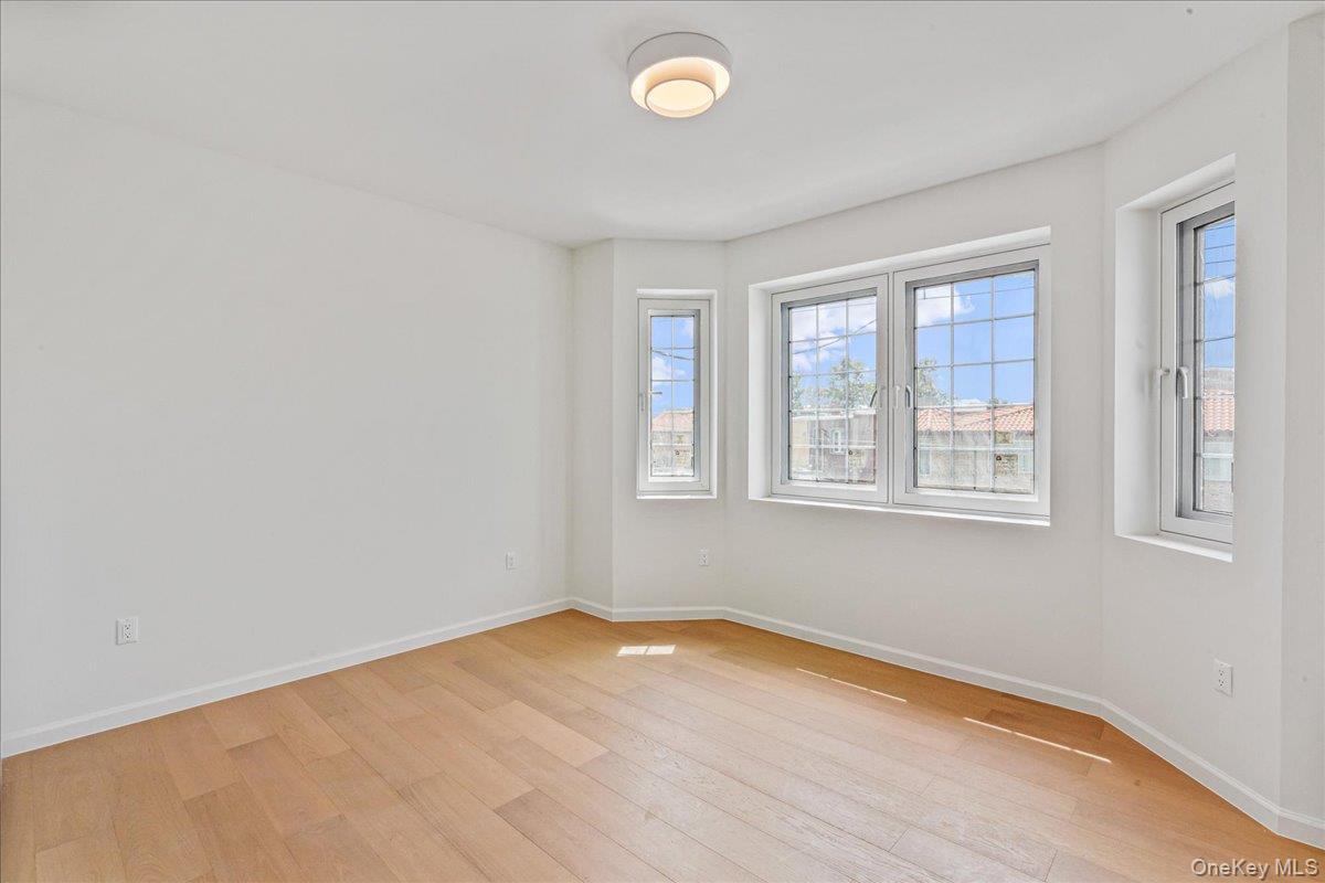 Single Family Hawtree  Queens, NY 11417, MLS-894839-26