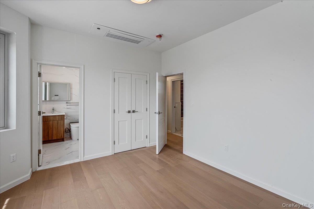 Single Family Hawtree  Queens, NY 11417, MLS-894839-27