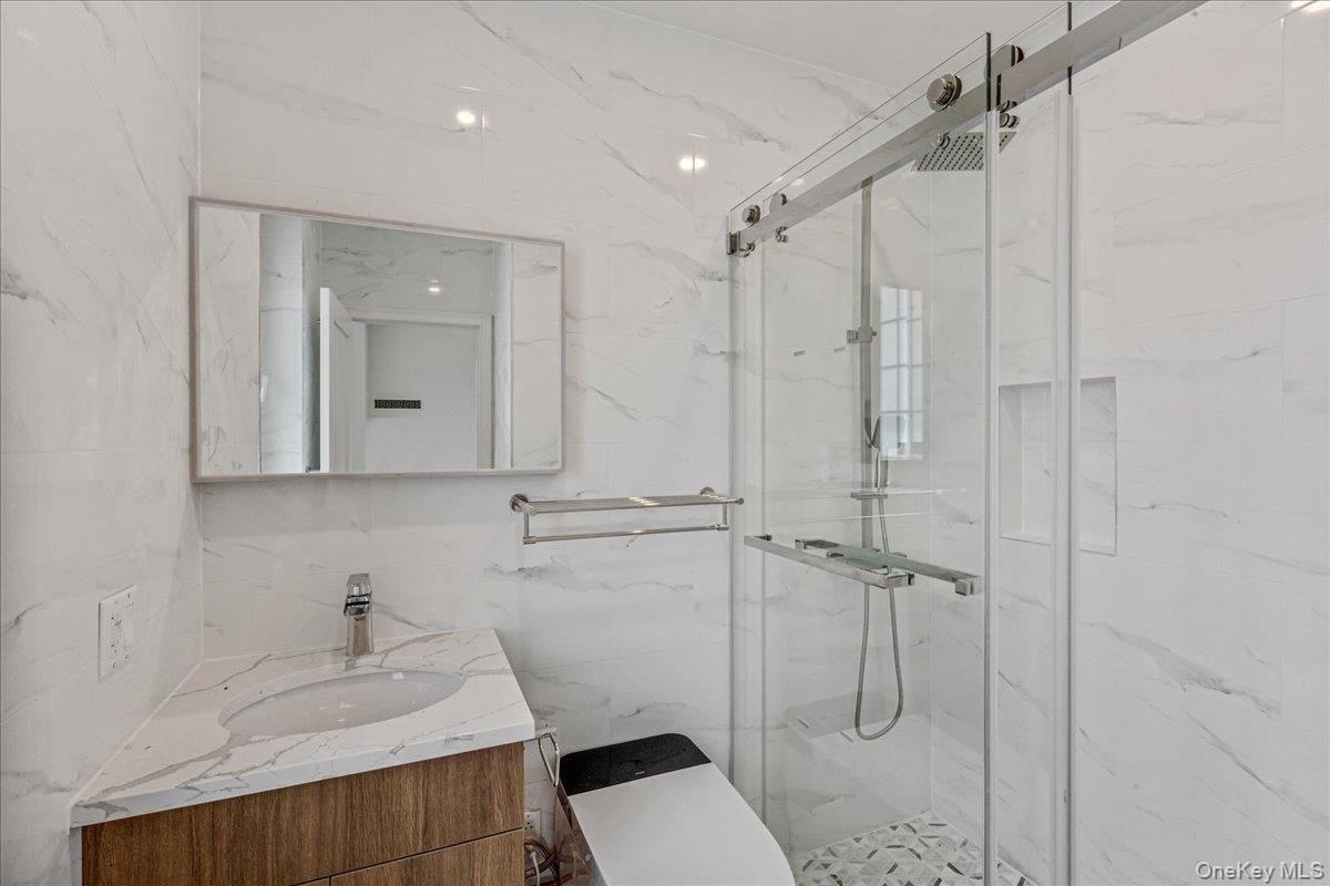 Single Family Hawtree  Queens, NY 11417, MLS-894839-28