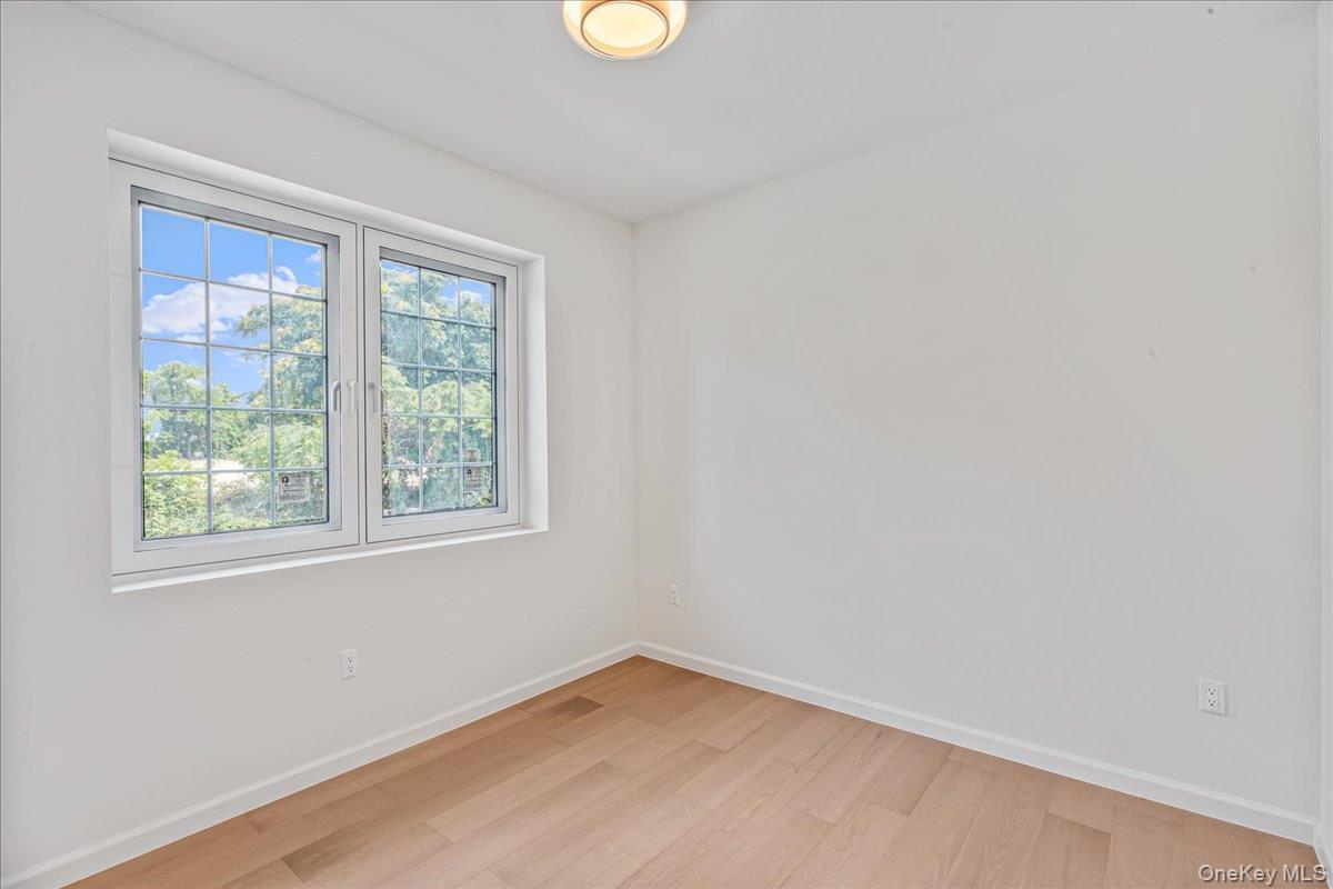 Single Family Hawtree  Queens, NY 11417, MLS-894839-29