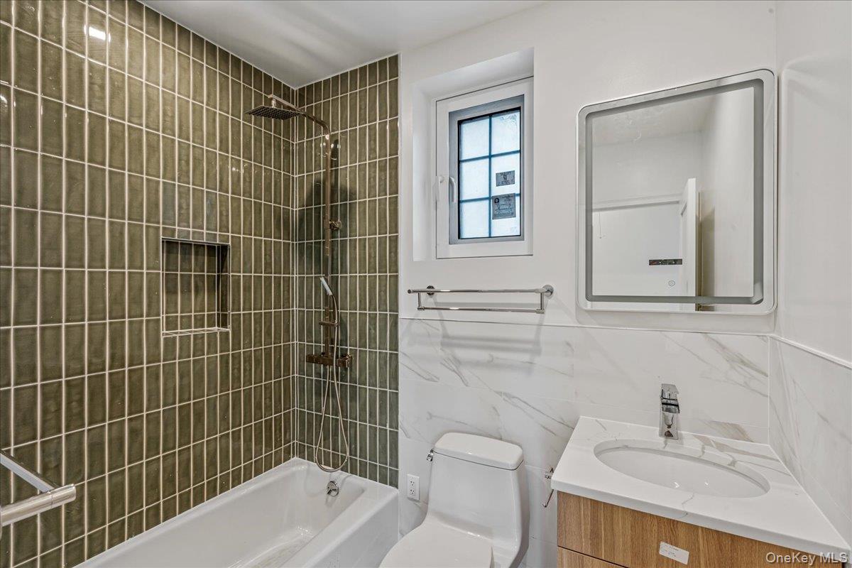 Single Family Hawtree  Queens, NY 11417, MLS-894839-31