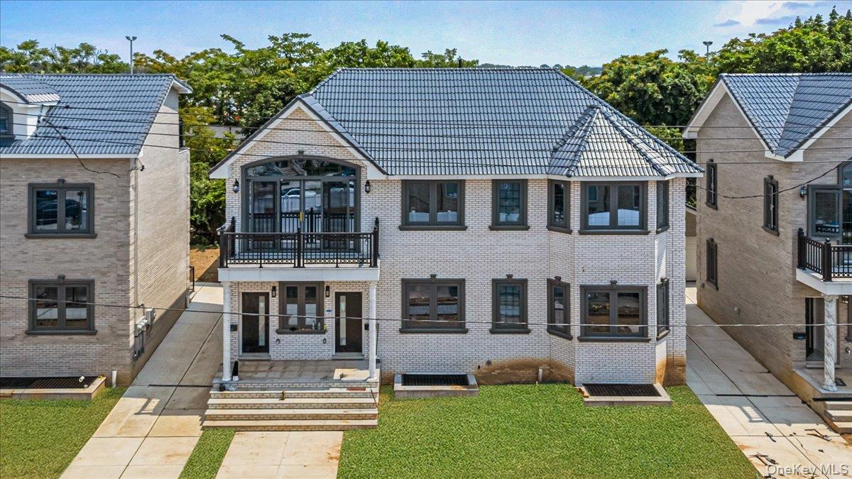 Single Family Hawtree  Queens, NY 11417, MLS-894839-35