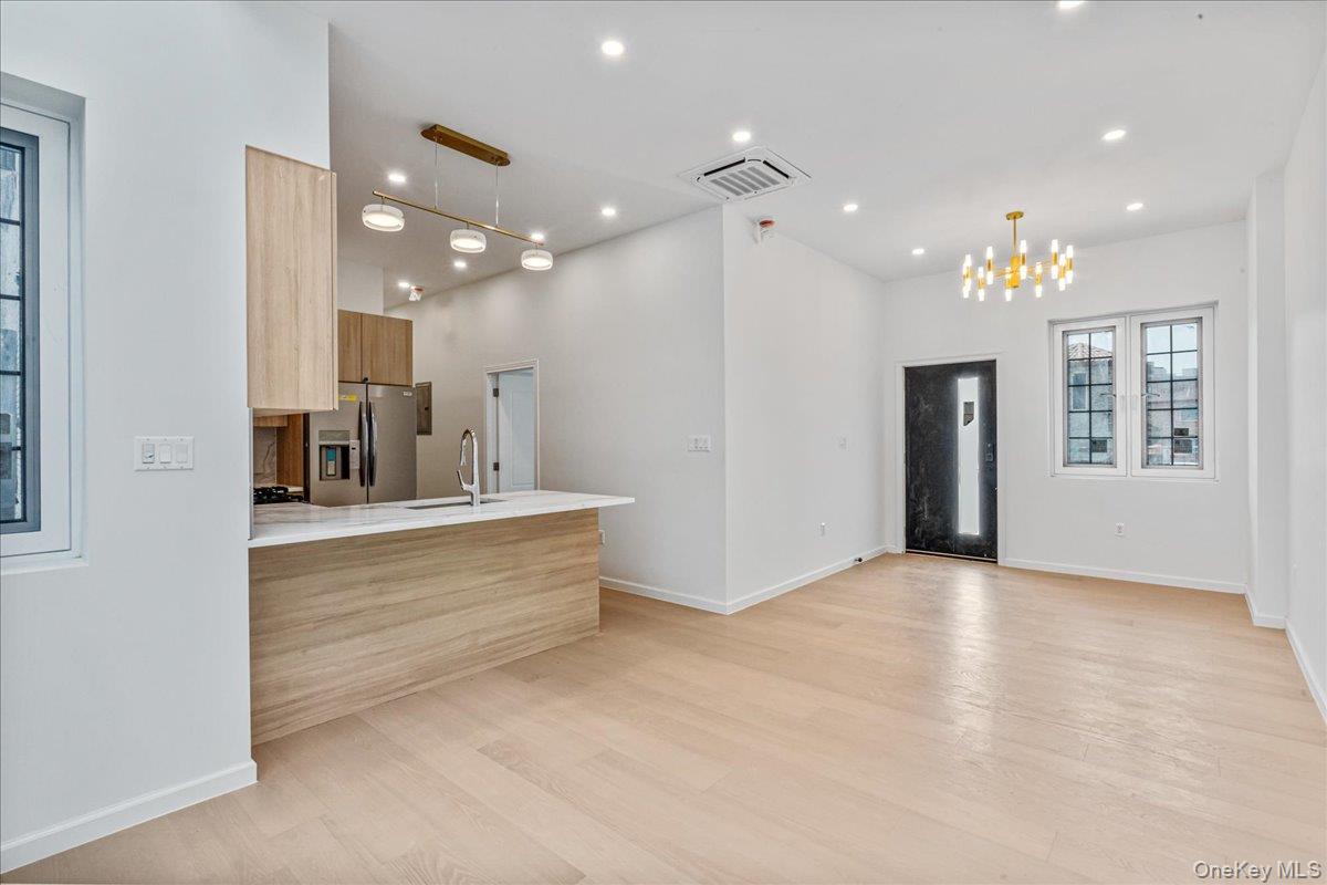 Single Family Hawtree  Queens, NY 11417, MLS-894839-4