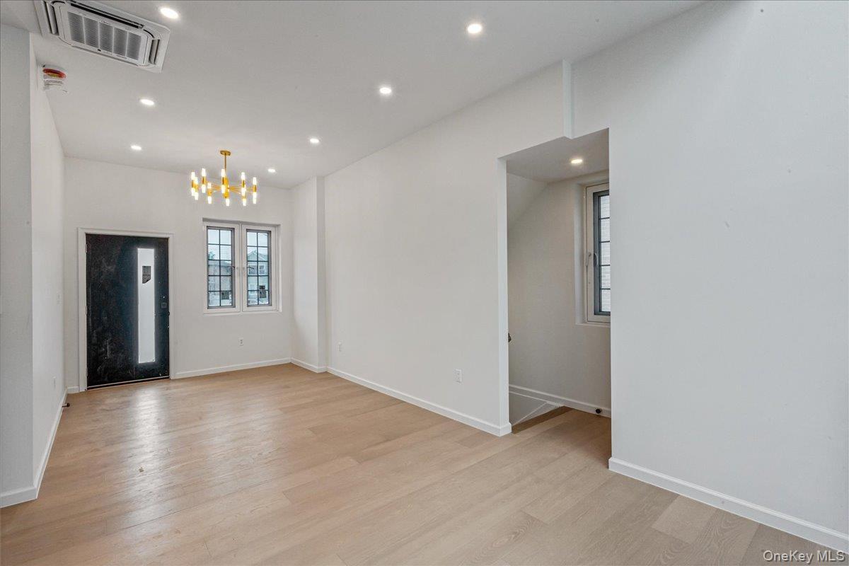 Single Family Hawtree  Queens, NY 11417, MLS-894839-7