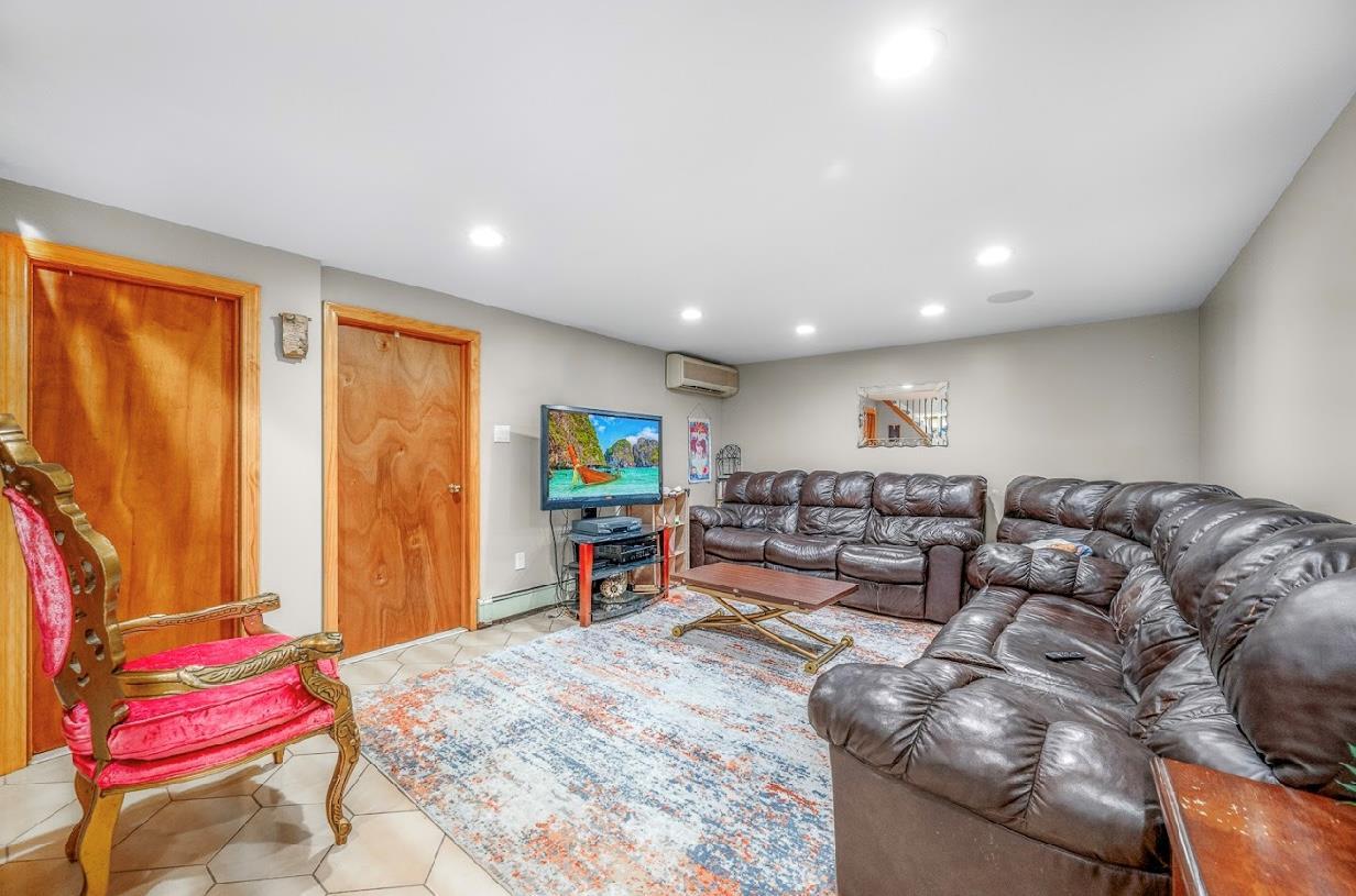 Single Family 190th Queens, NY 11365, MLS-894858-14