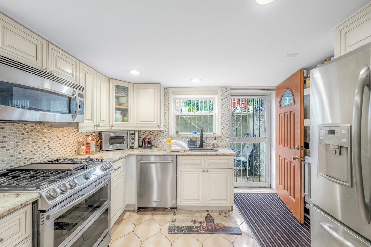 Single Family 190th Queens, NY 11365, MLS-894858-18