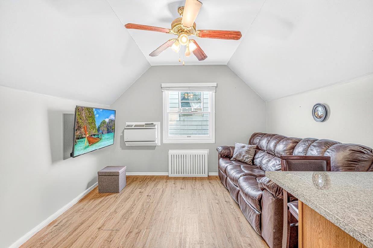 Single Family 190th Queens, NY 11365, MLS-894858-25