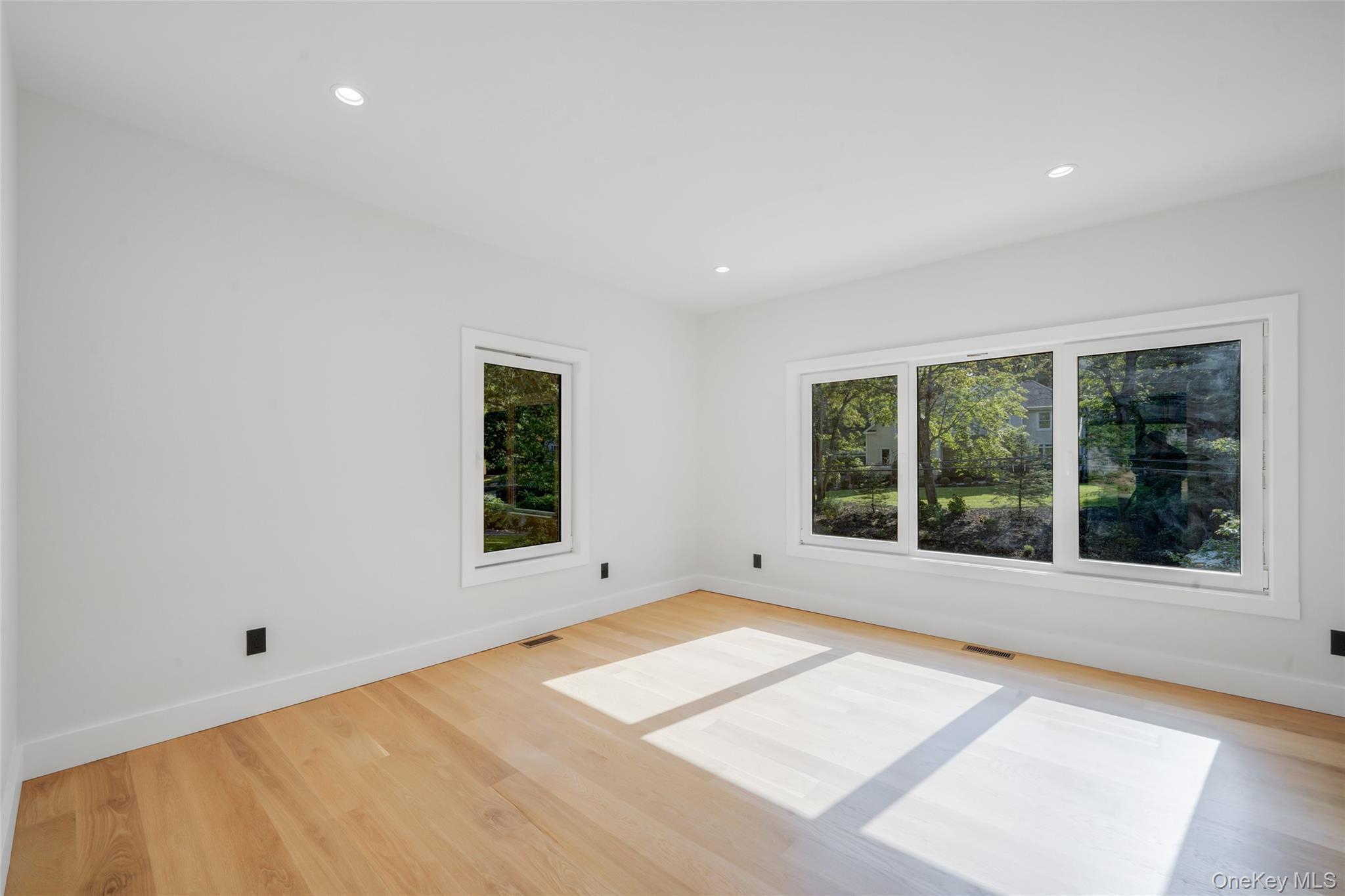 Single Family Meadow Suffolk County, NY 11754, MLS-894965-20