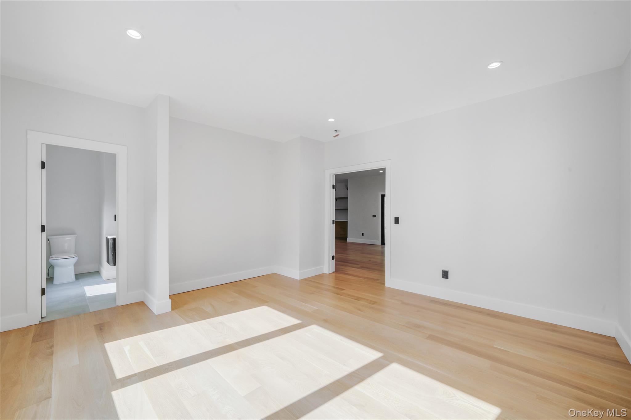 Single Family Meadow Suffolk County, NY 11754, MLS-894965-21