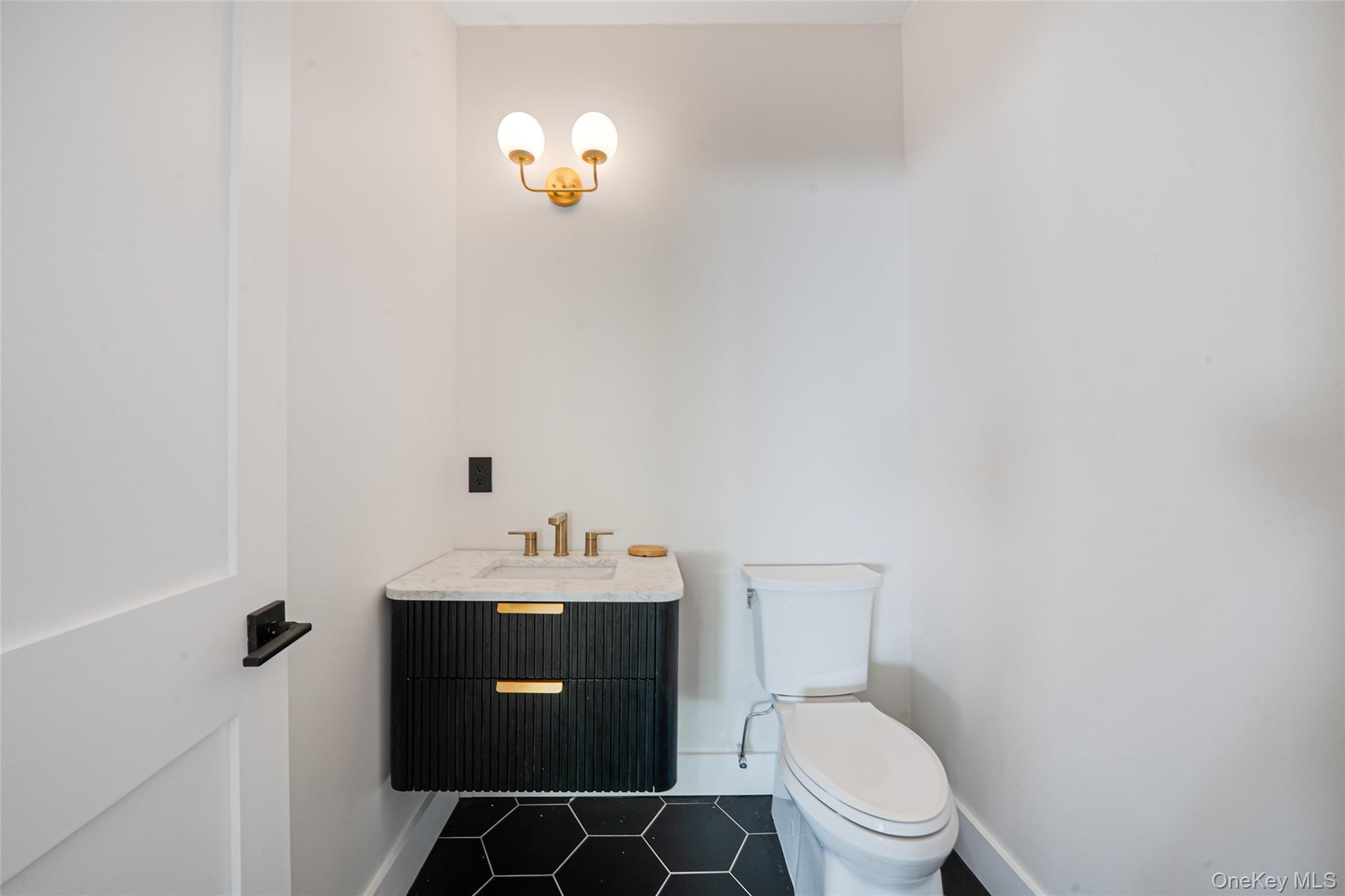 Single Family Meadow Suffolk County, NY 11754, MLS-894965-33