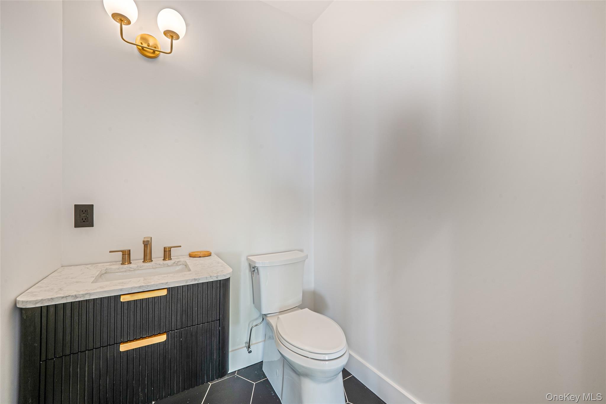 Single Family Meadow Suffolk County, NY 11754, MLS-894965-34