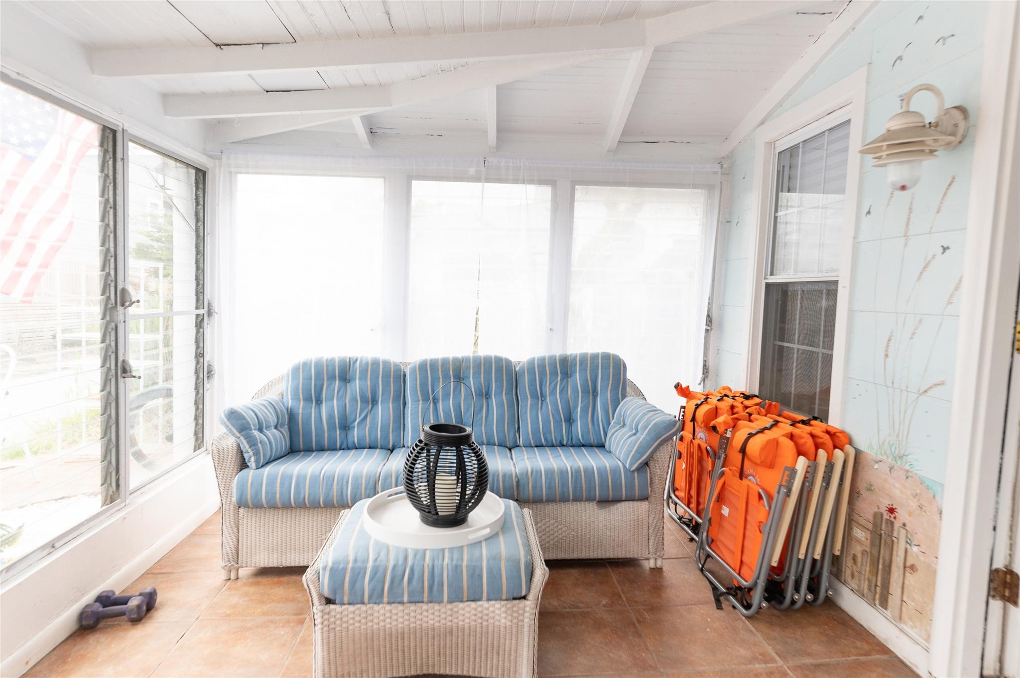 Single Family Cottage  Suffolk County, NY 11770, MLS-894974-3