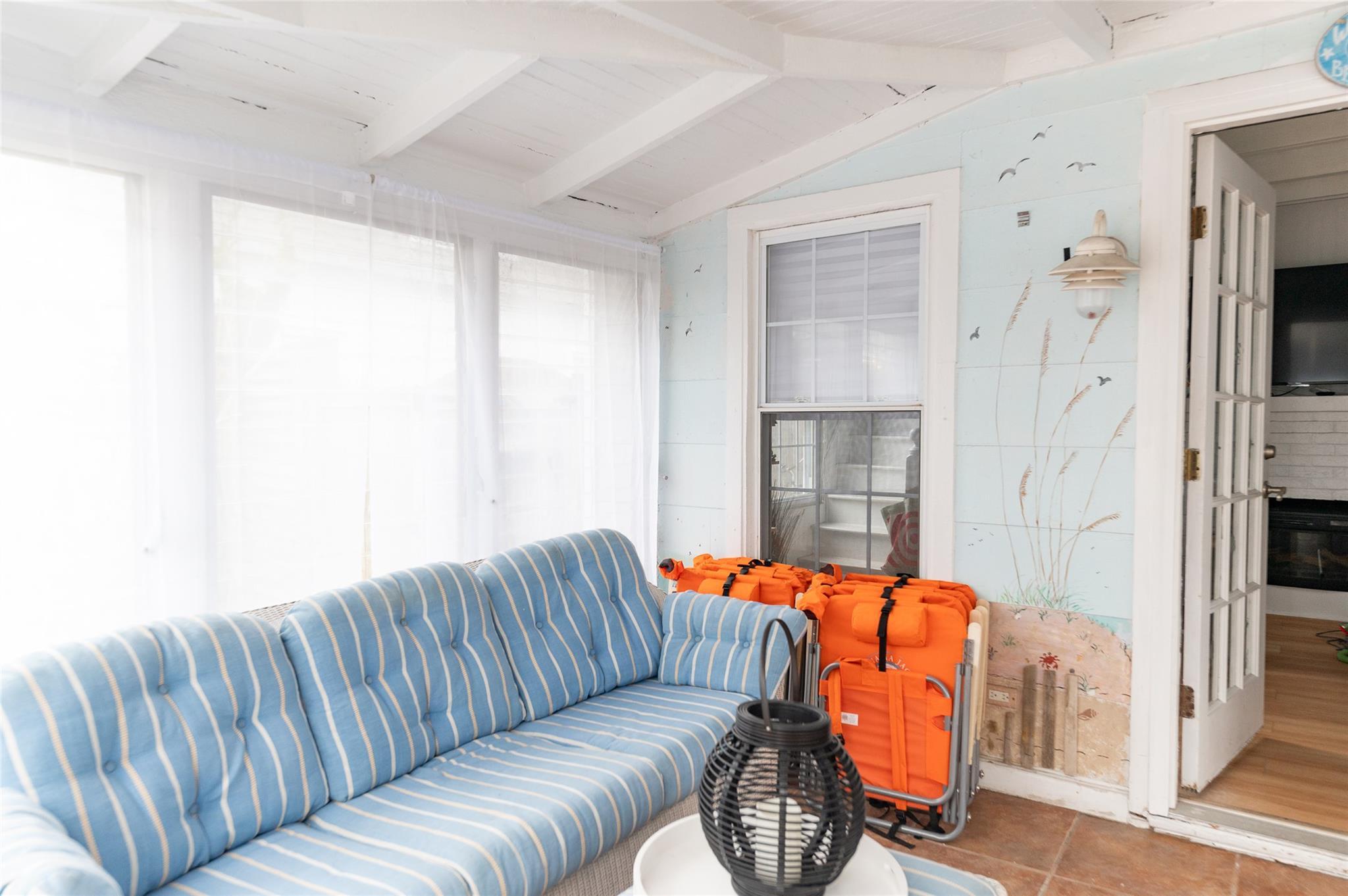 Single Family Cottage  Suffolk County, NY 11770, MLS-894974-4