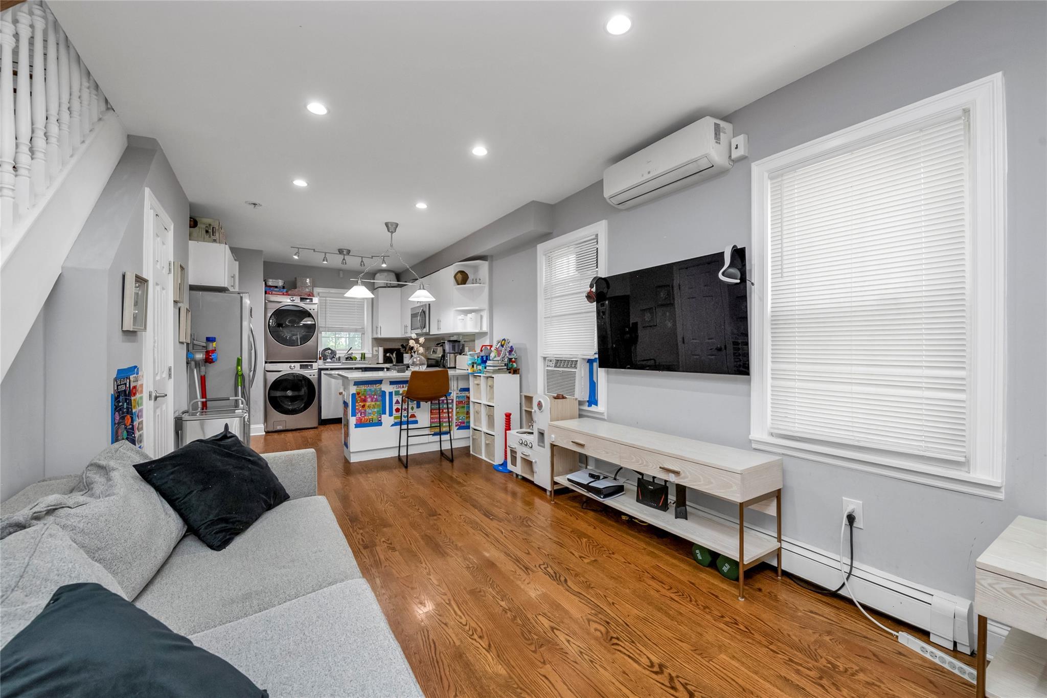Single Family Glassboro  Queens, NY 11435, MLS-895092-2