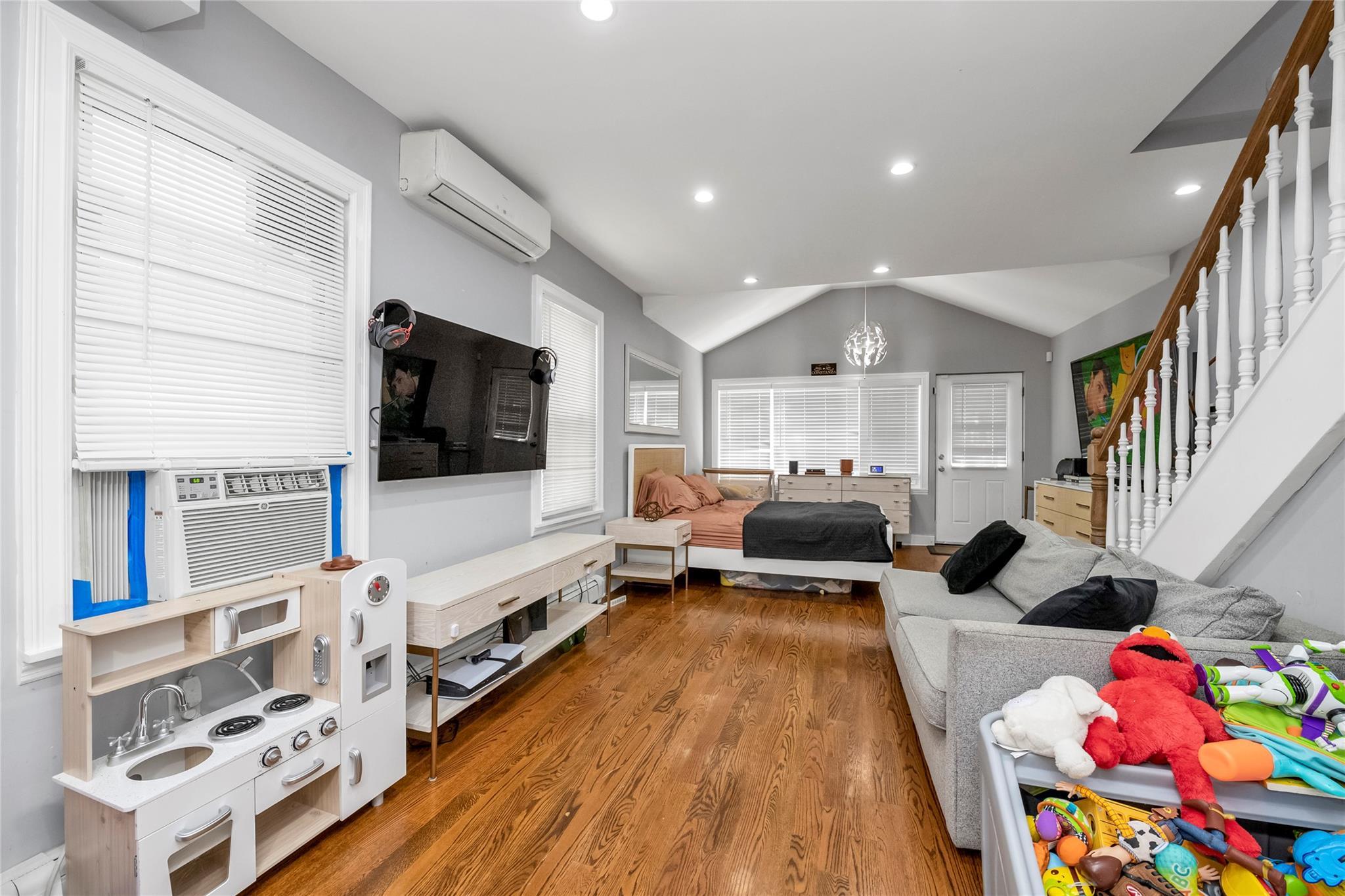 Single Family Glassboro  Queens, NY 11435, MLS-895092-3