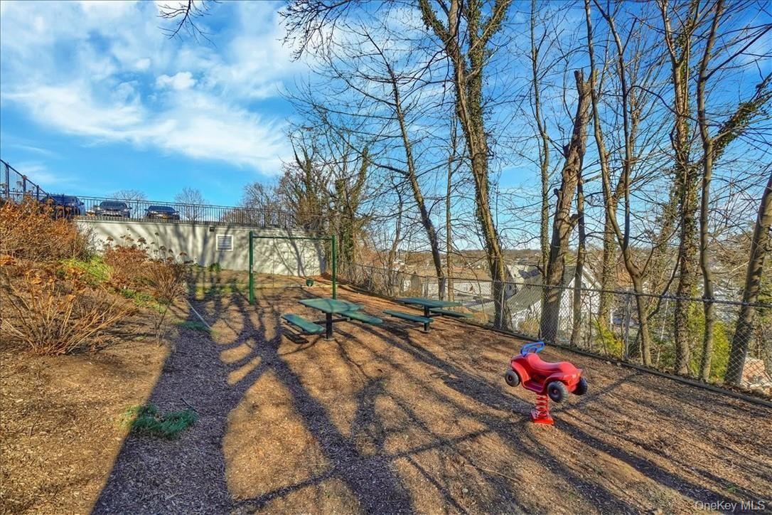 Coop King  Westchester County, NY 10573, MLS-895129-34