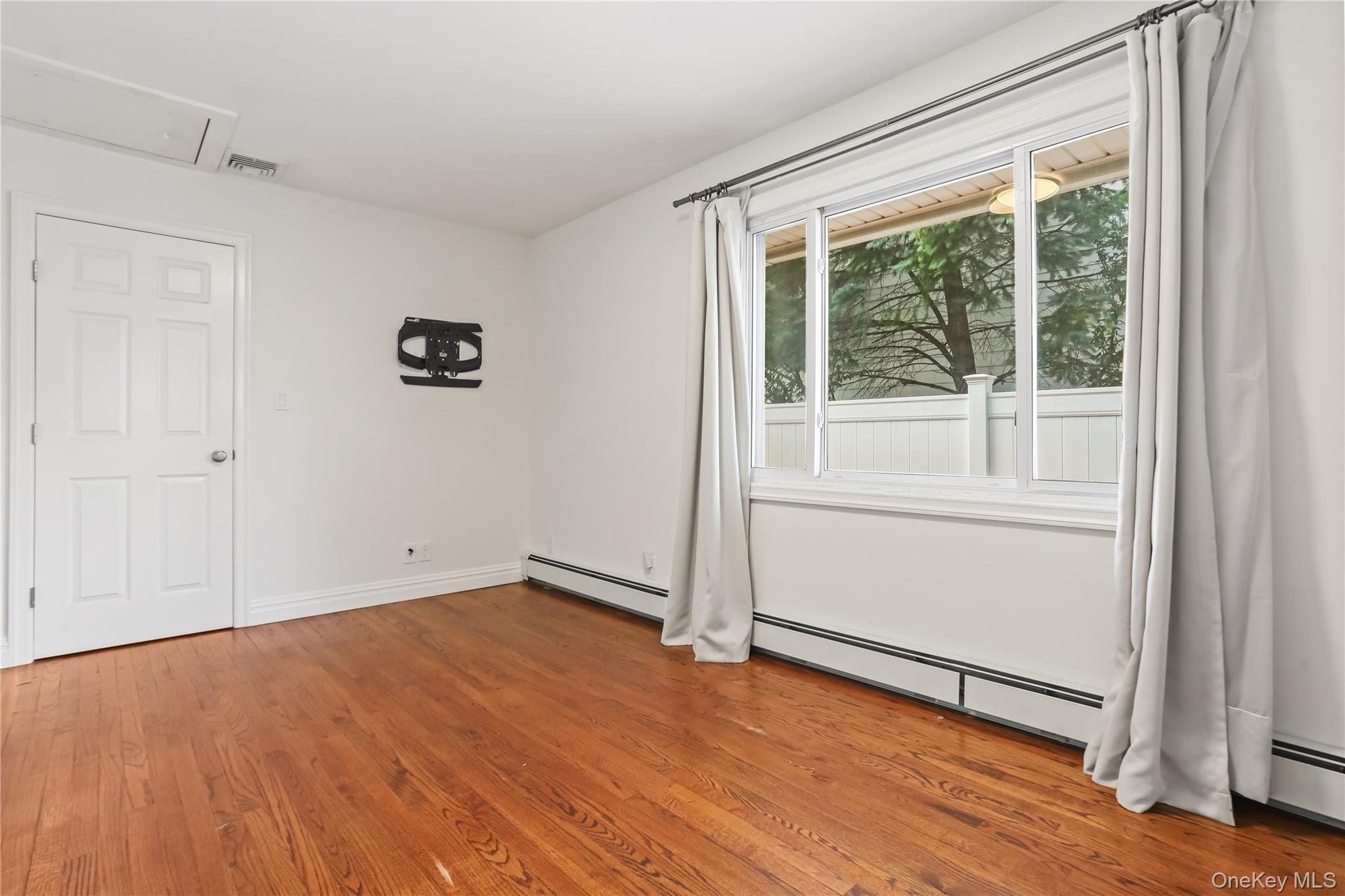 Single Family Bellevue Westchester County, NY 10703, MLS-895167-19