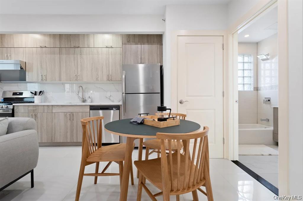 Condo Queens Blvd. Queens, NY 11415, MLS-895192-8