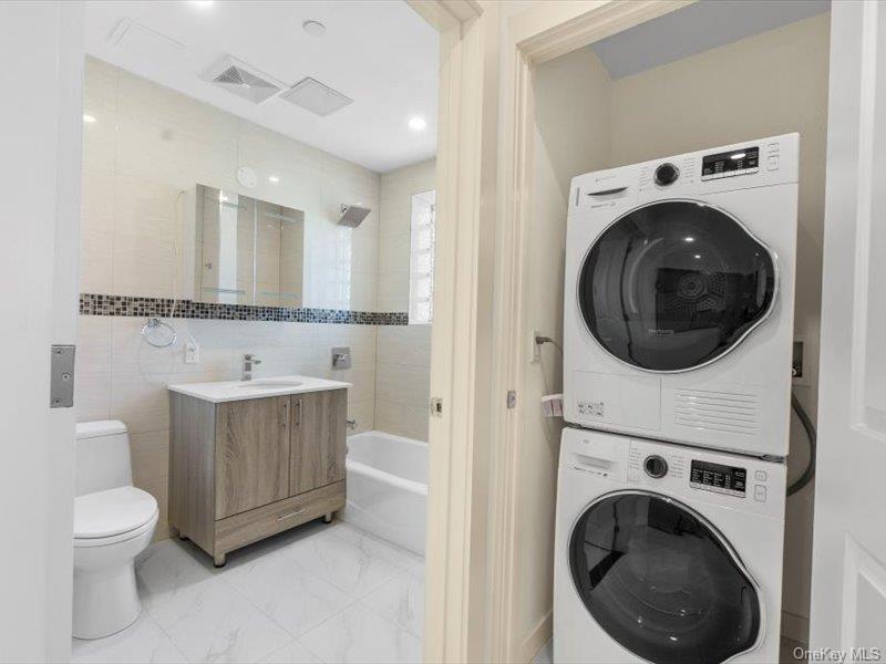 Condo Queens Blvd. Queens, NY 11415, MLS-895203-12