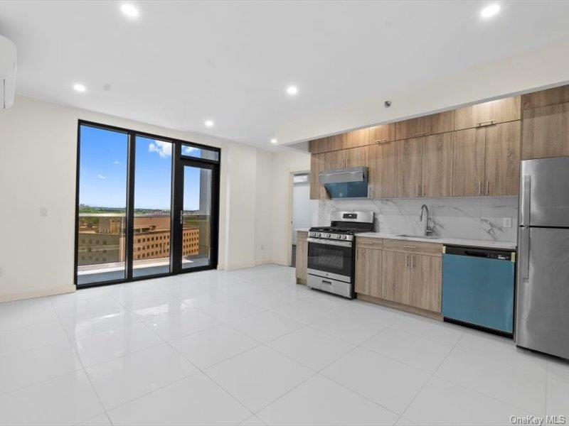 Condo Queens Blvd. Queens, NY 11415, MLS-895203-3