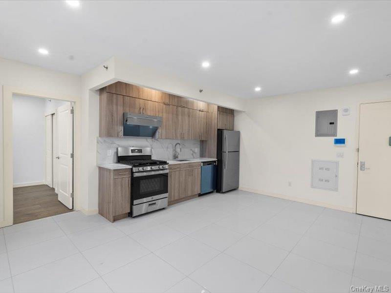 Condo Queens Blvd. Queens, NY 11415, MLS-895203-4