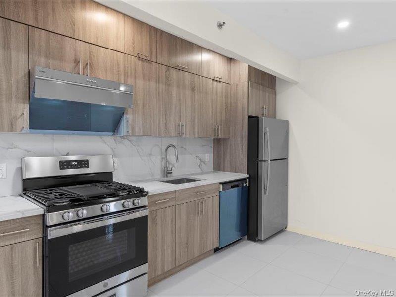 Condo Queens Blvd. Queens, NY 11415, MLS-895203-5