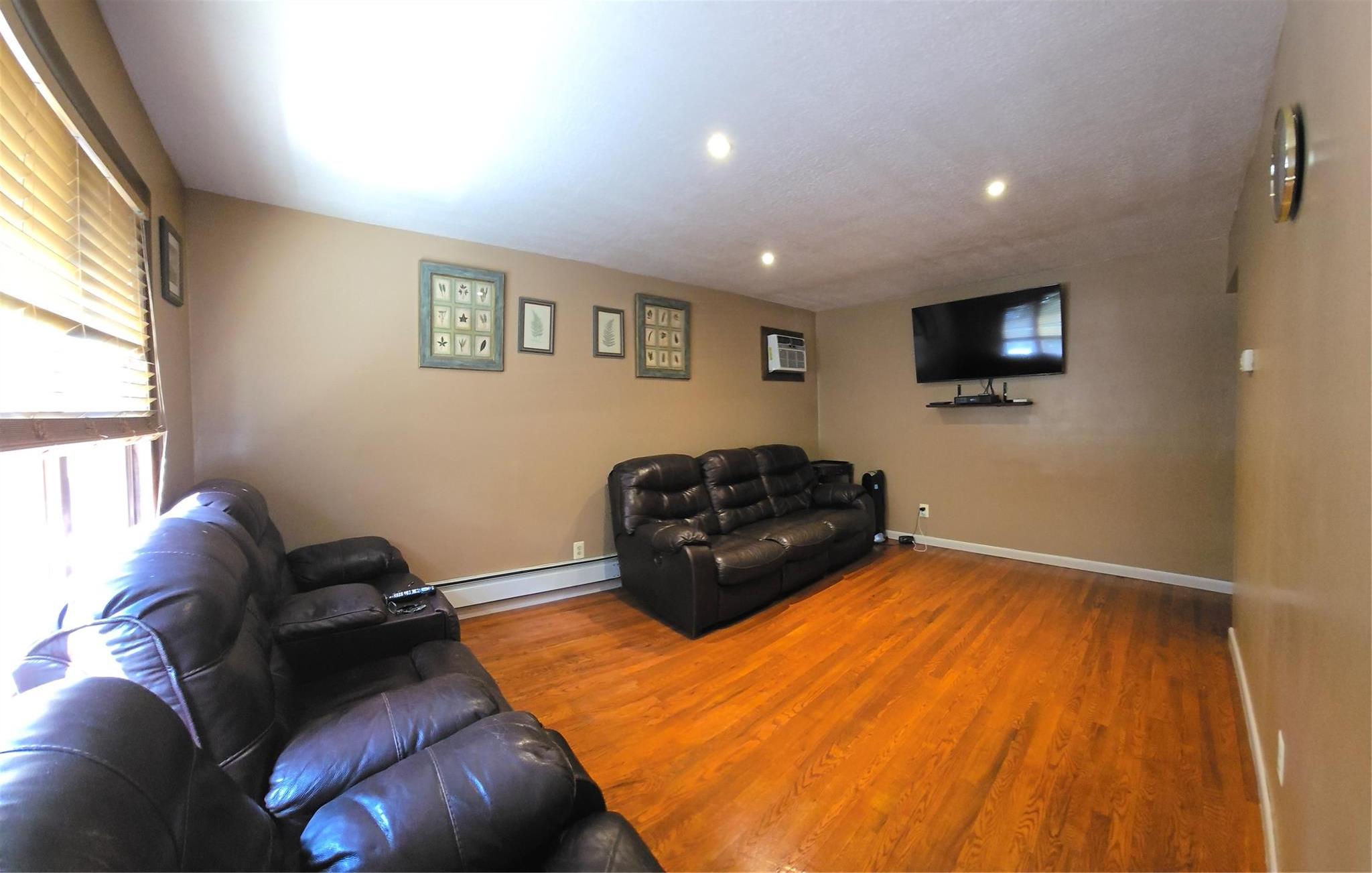 Single Family 46th Rd Queens, NY 11361, MLS-895220-4