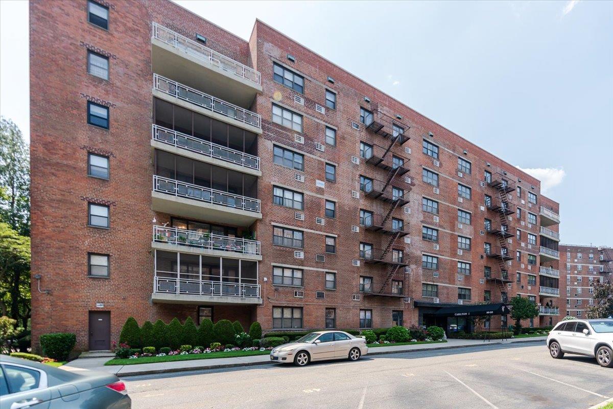 Coop in New York - 155  Queens, NY 11414
