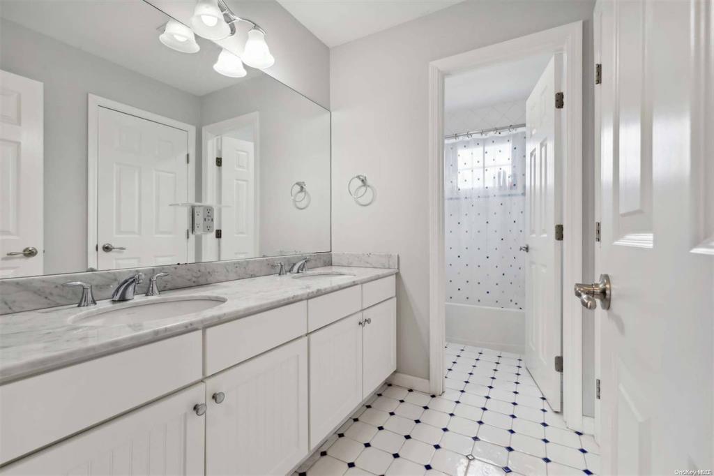 Condo Hamptons Court  Suffolk County, NY 11941, MLS-895348-17