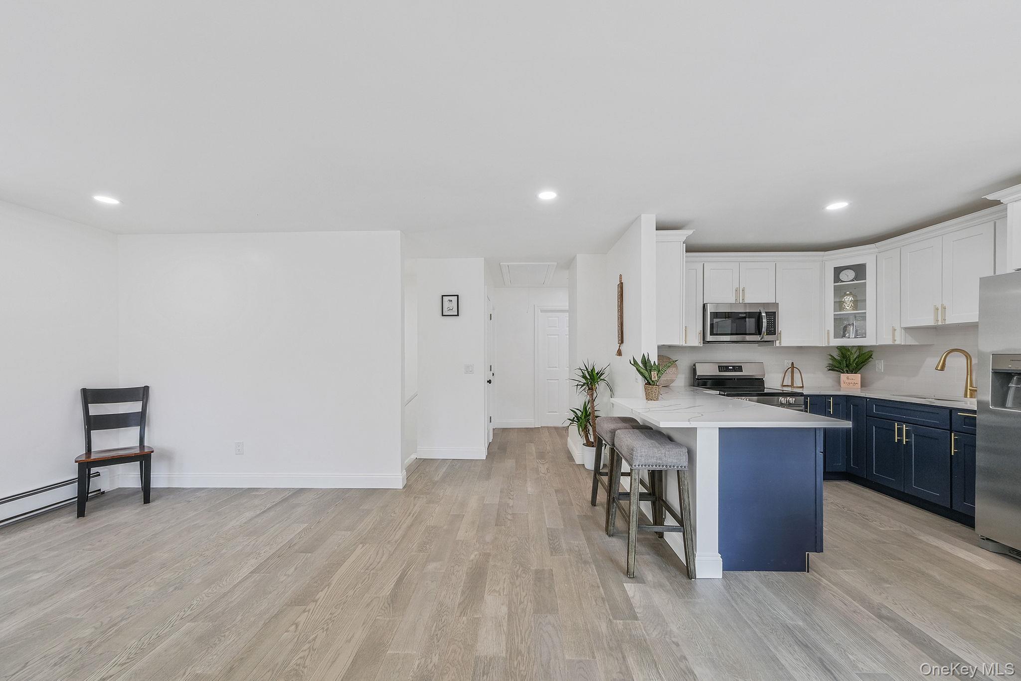 Single Family Columbia Suffolk County, NY 11977, MLS-895568-10