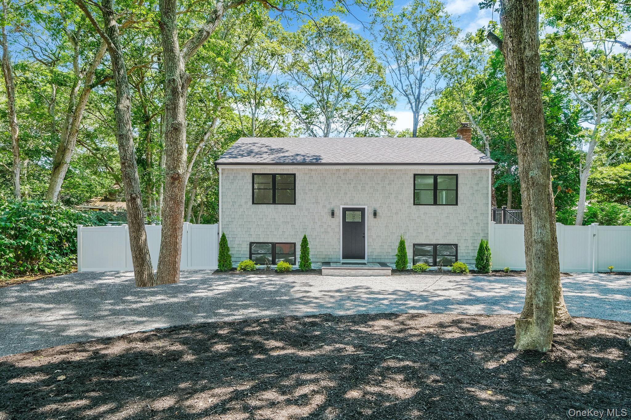 Single Family Columbia Suffolk County, NY 11977, MLS-895568-25