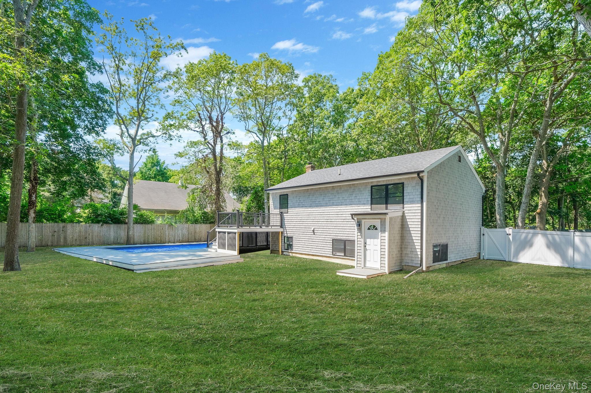 Single Family Columbia Suffolk County, NY 11977, MLS-895568-28