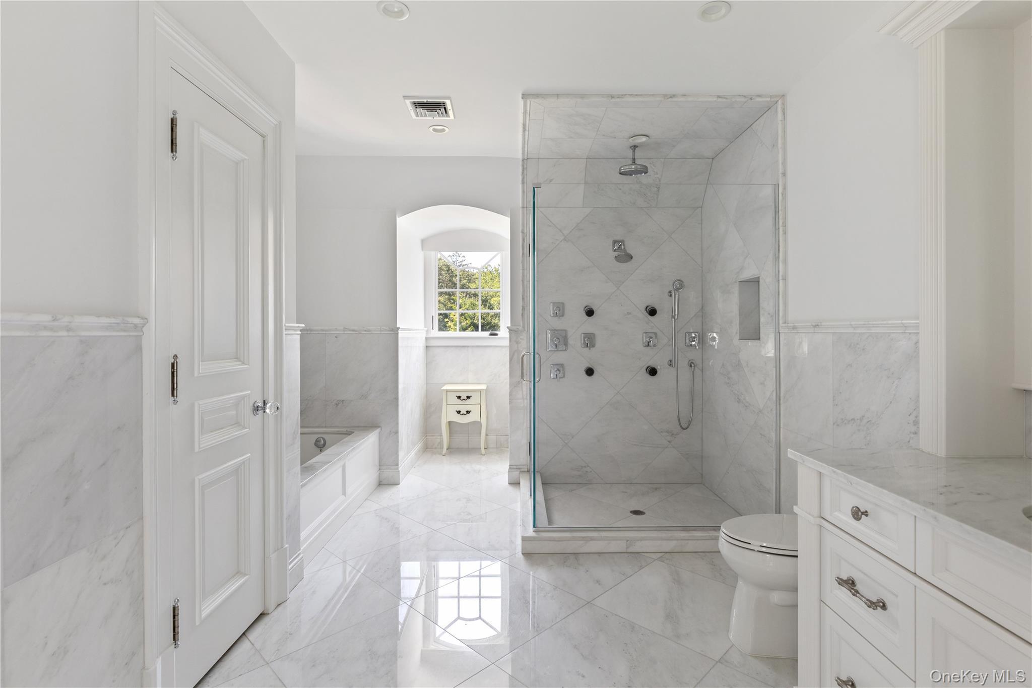 Single Family Hicks Nassau County, NY 11050, MLS-895575-34