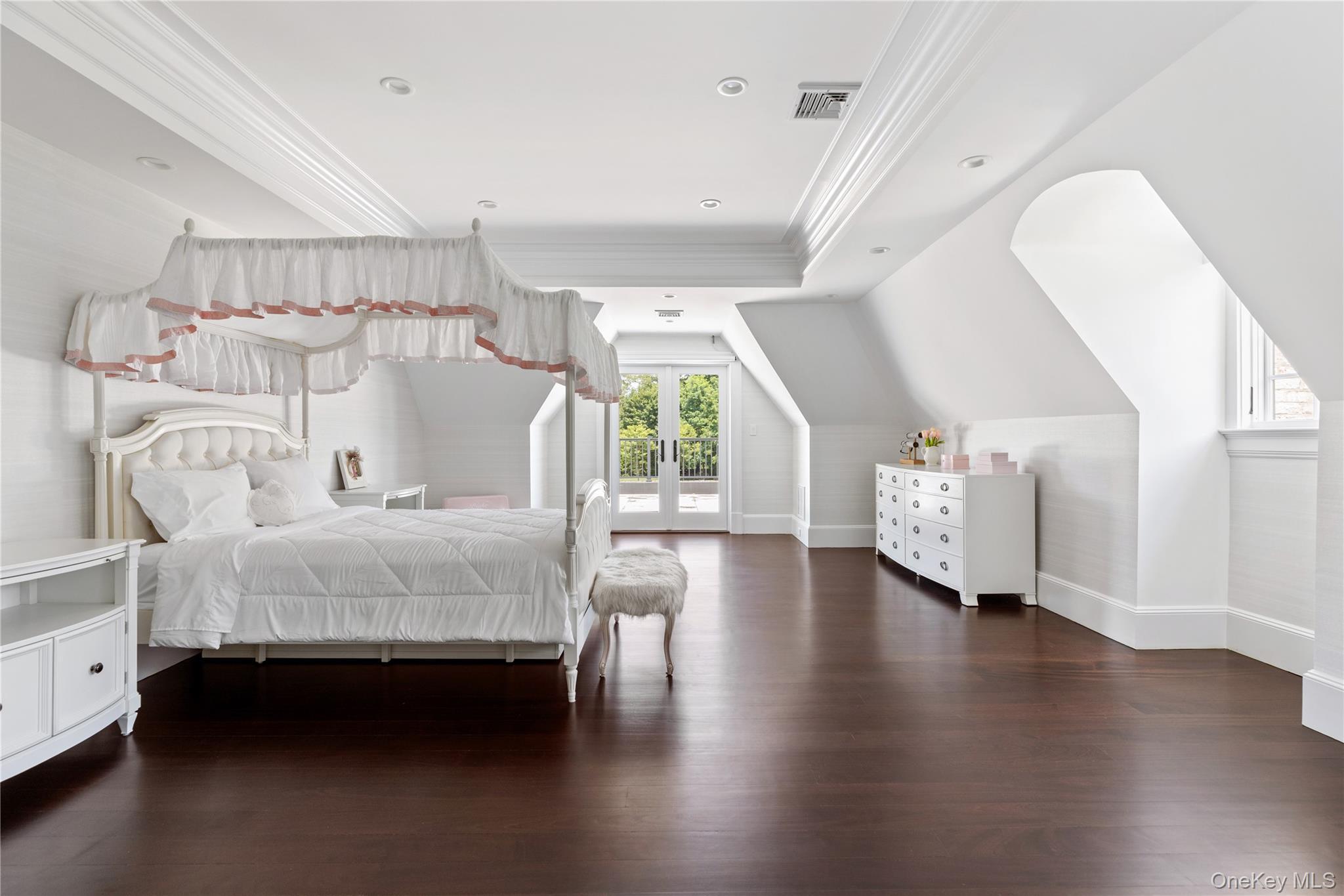 Single Family Hicks Nassau County, NY 11050, MLS-895575-35