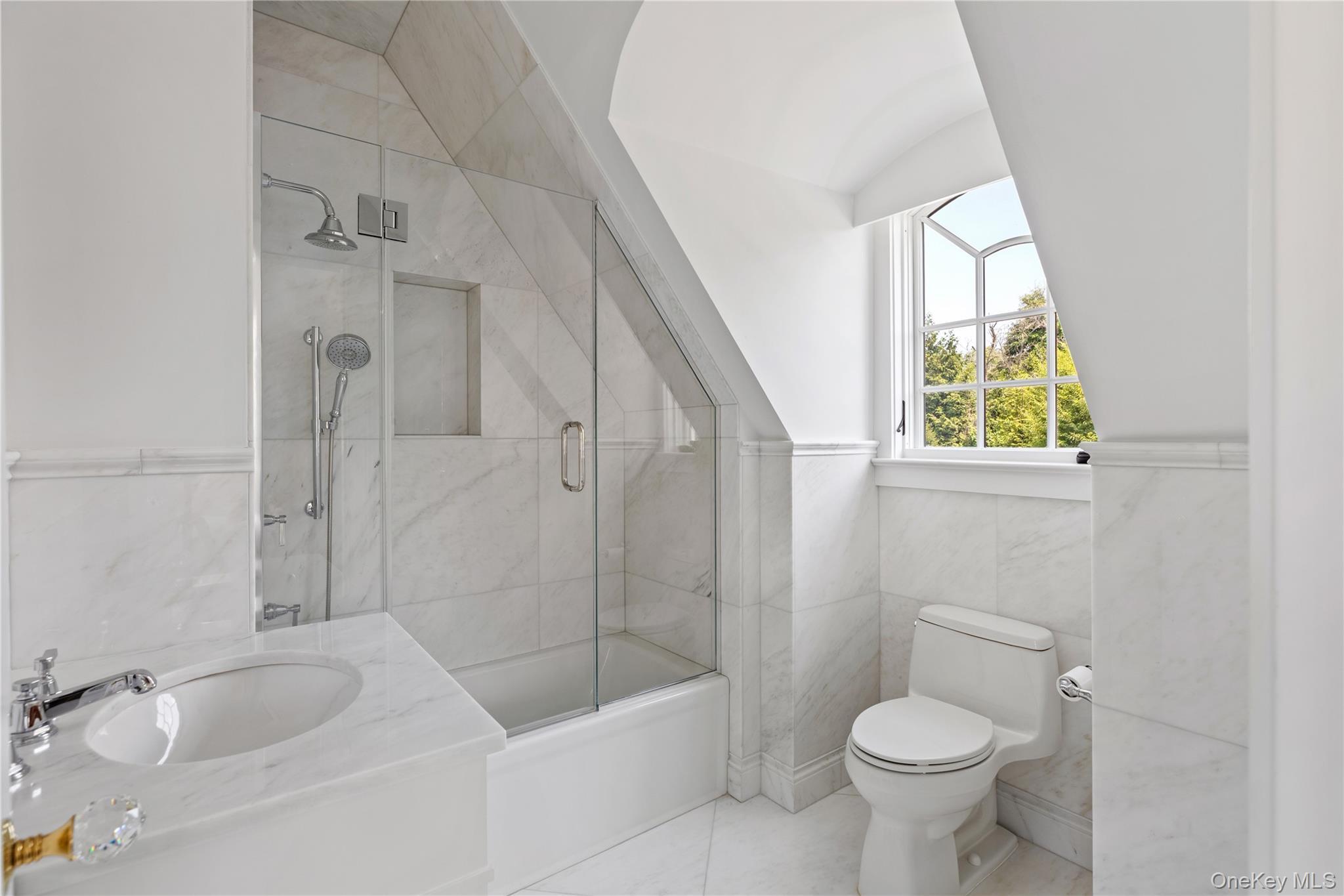 Single Family Hicks Nassau County, NY 11050, MLS-895575-39