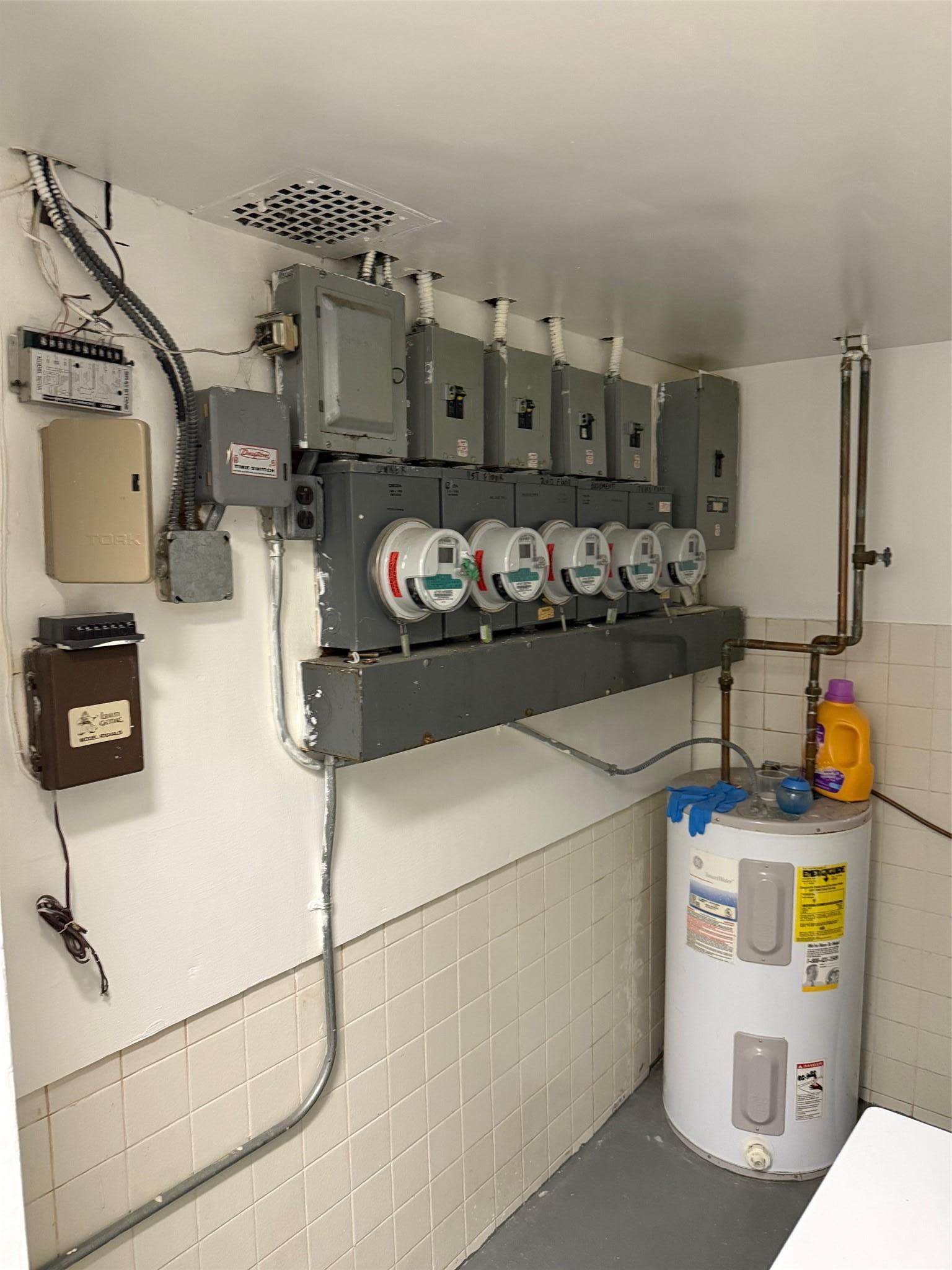 Single Family 6th Queens, NY 11356, MLS-895591-48