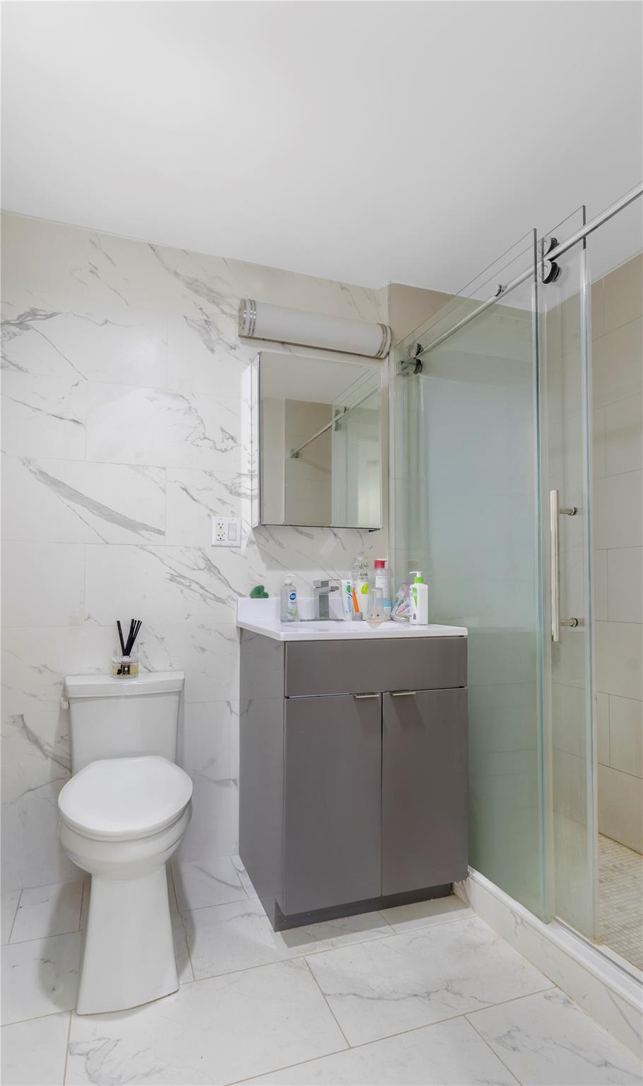 Condo 41st  Queens, NY 11101, MLS-895615-12