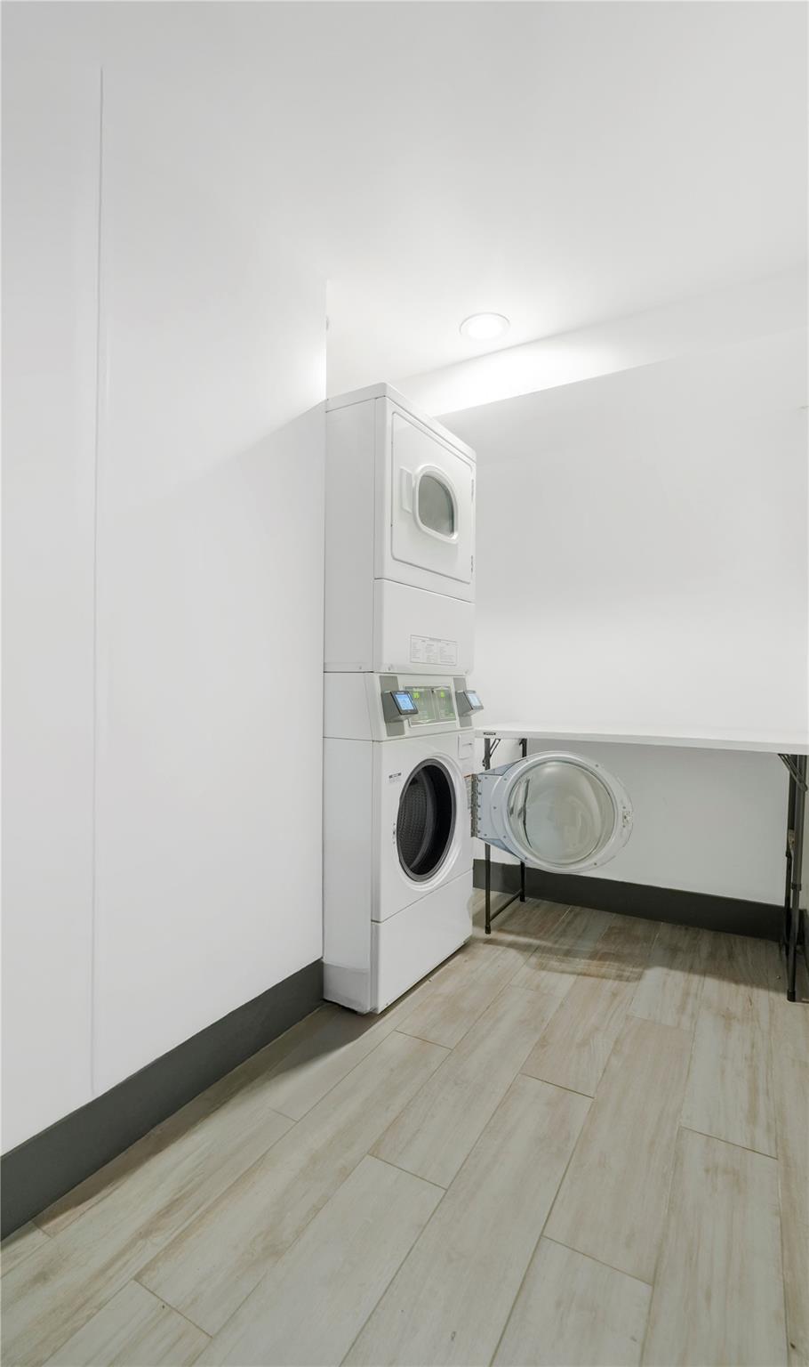 Condo 41st  Queens, NY 11101, MLS-895615-14