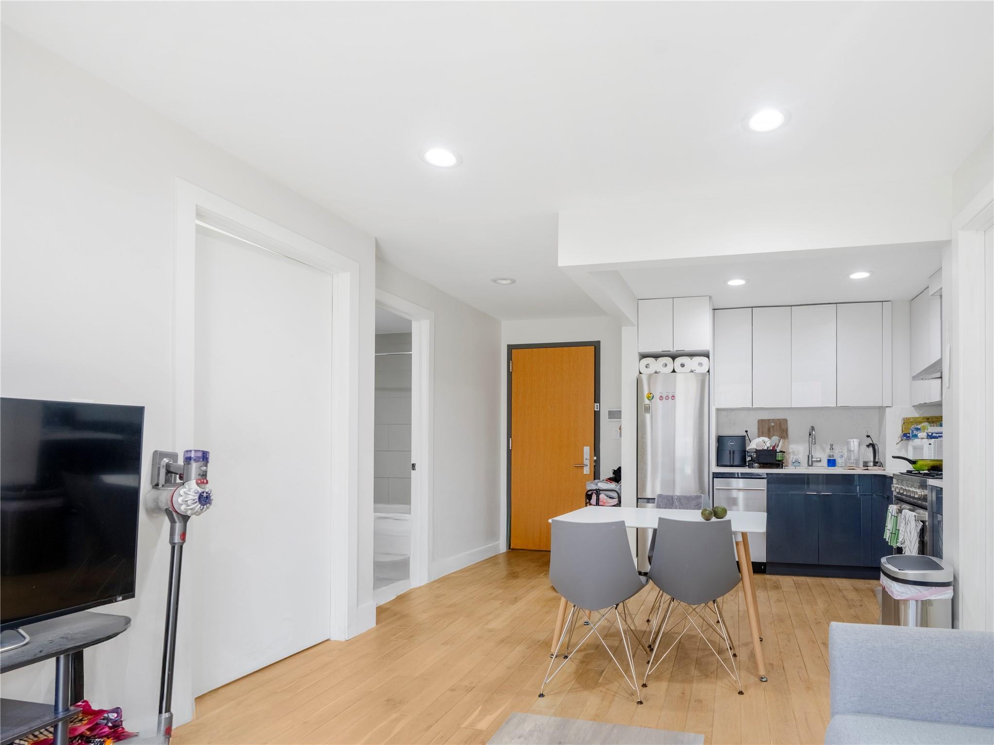 Condo 41st  Queens, NY 11101, MLS-895615-5